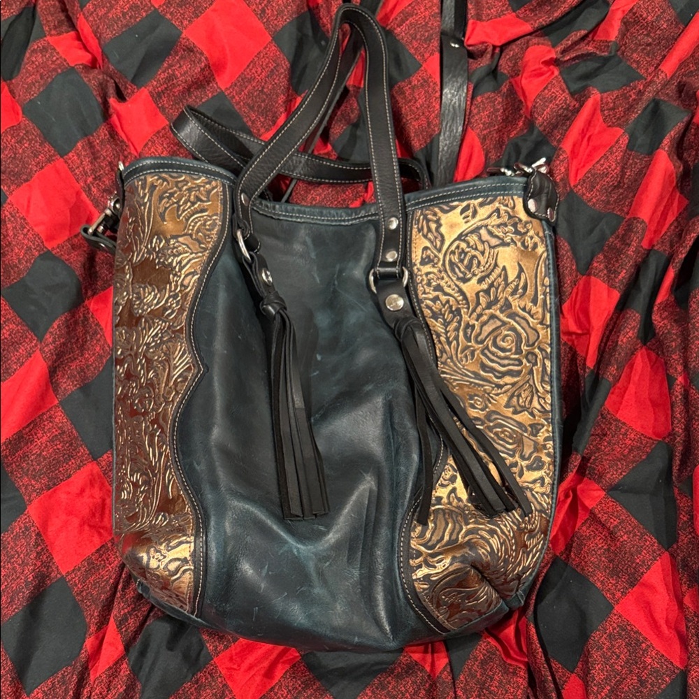 Elegant Black and Gold Shoulder Bag